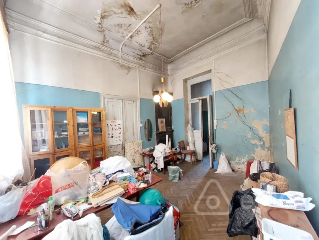 Satılır 5 otaqlı köhnə tikili 130 m²