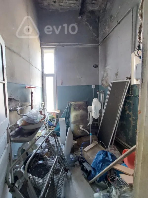 Satılır 5 otaqlı köhnə tikili 130 m²