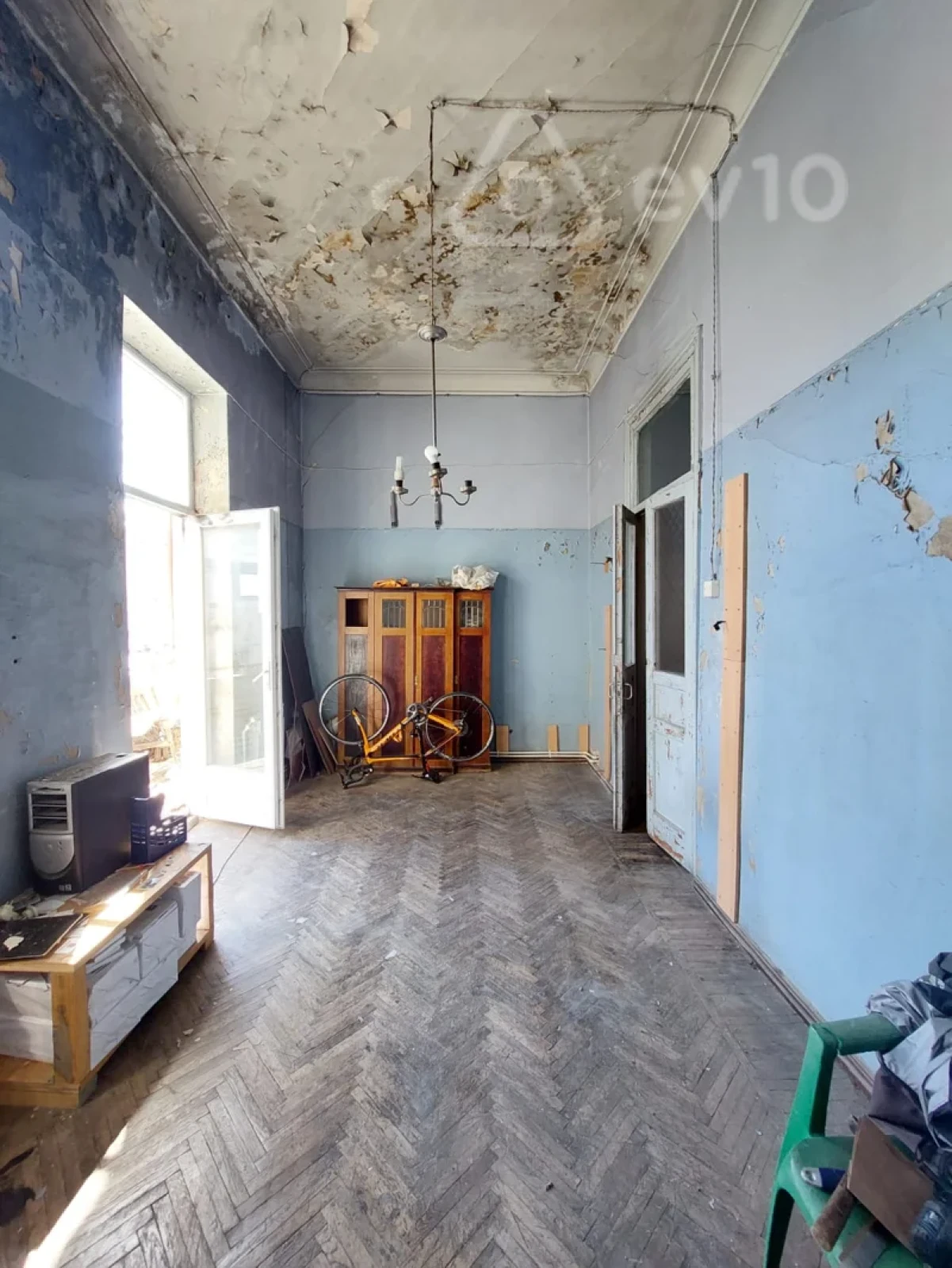 Satılır 5 otaqlı köhnə tikili 130 m²