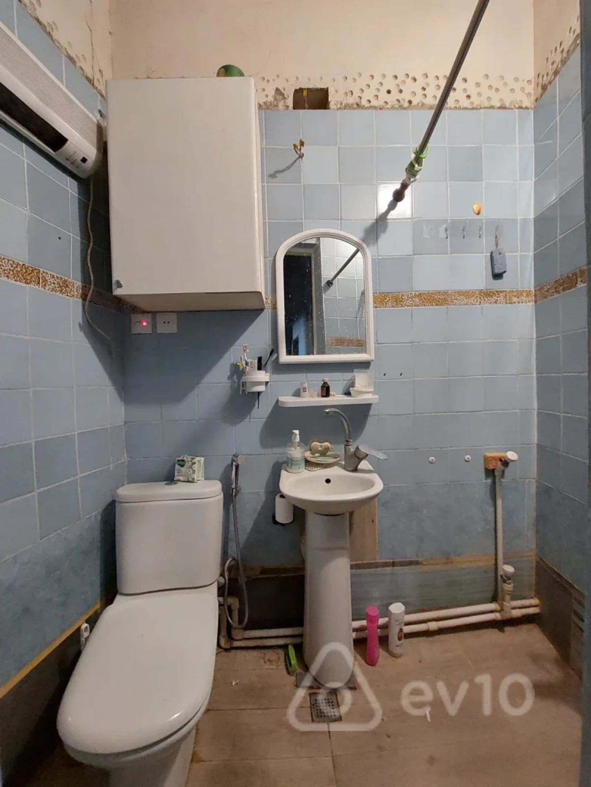 Satılır 5 otaqlı köhnə tikili 130 m²