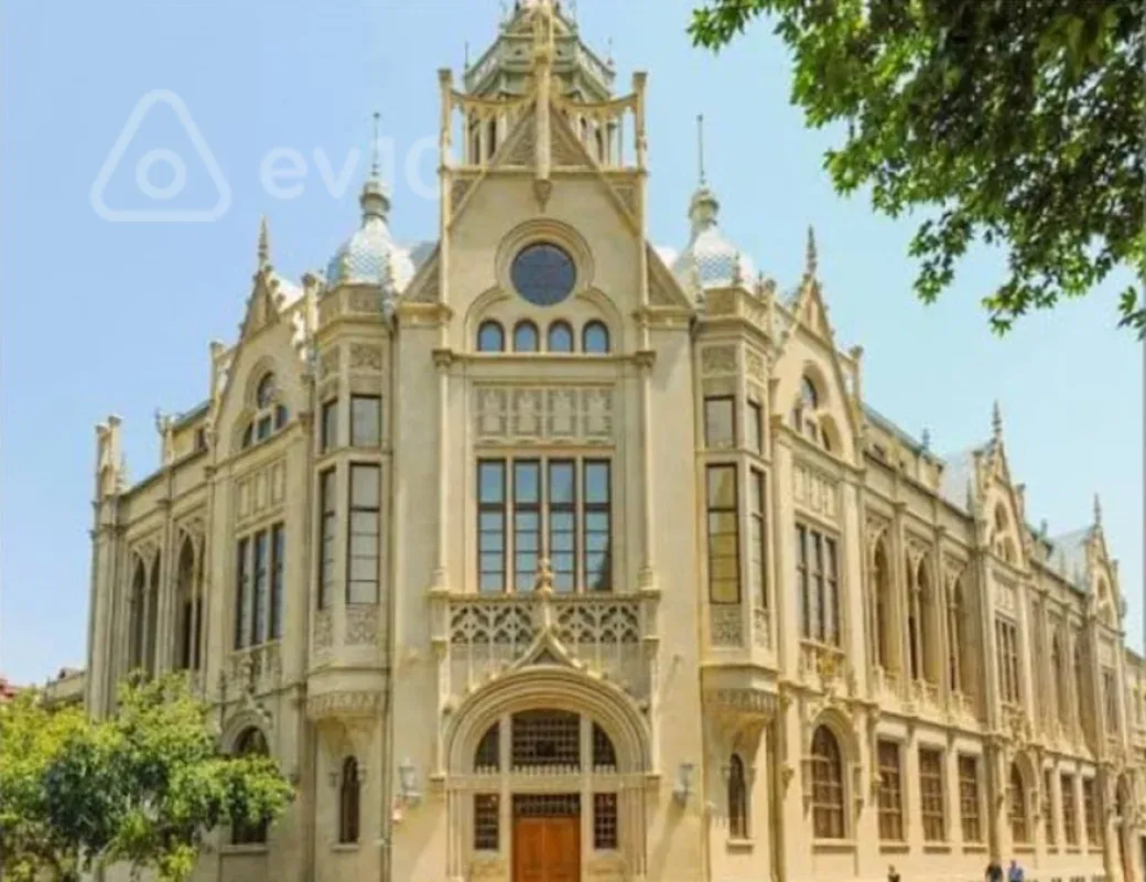 Satılır 5 otaqlı köhnə tikili 130 m²