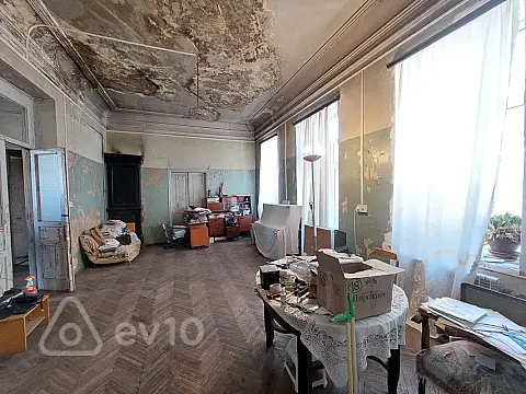 Satılır 5 otaqlı köhnə tikili 130 m²