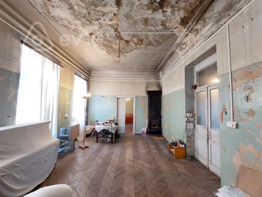 Satılır 5 otaqlı köhnə tikili 130 m²