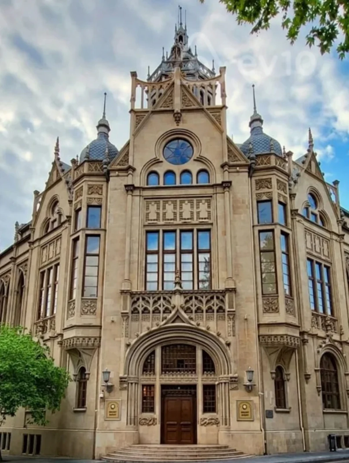 Satılır 5 otaqlı köhnə tikili 130 m²