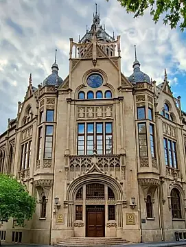 Satılır 5 otaqlı köhnə tikili 130 m²