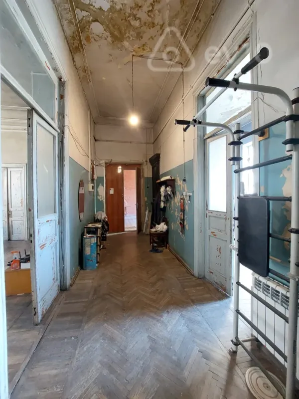 Satılır 5 otaqlı köhnə tikili 130 m²