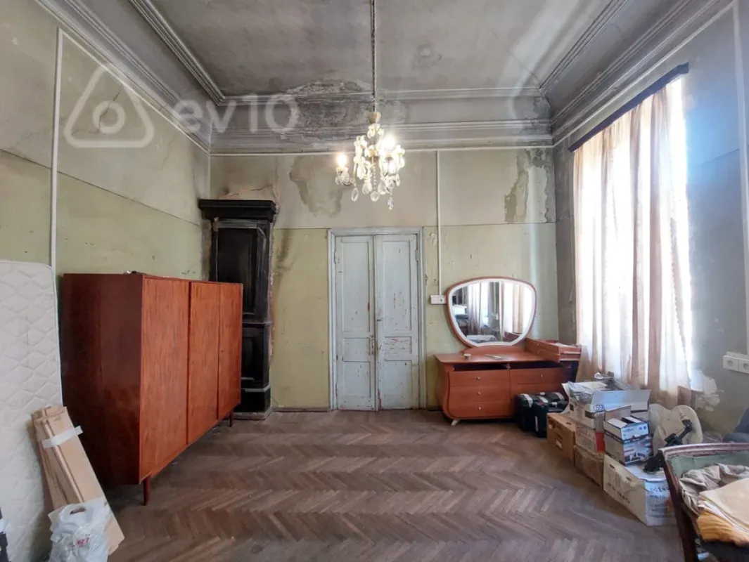 Satılır 5 otaqlı köhnə tikili 130 m²