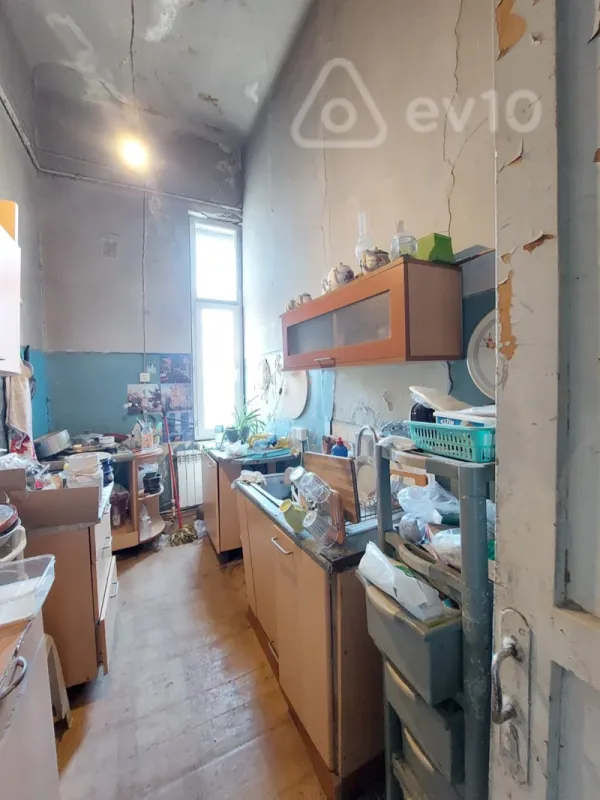 Satılır 5 otaqlı köhnə tikili 130 m²