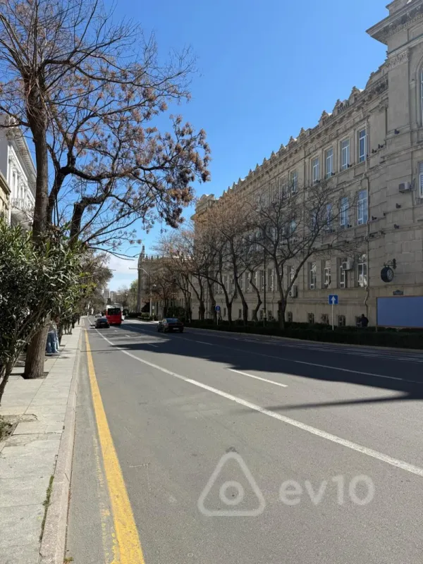 Satılır 5 otaqlı köhnə tikili 130 m²