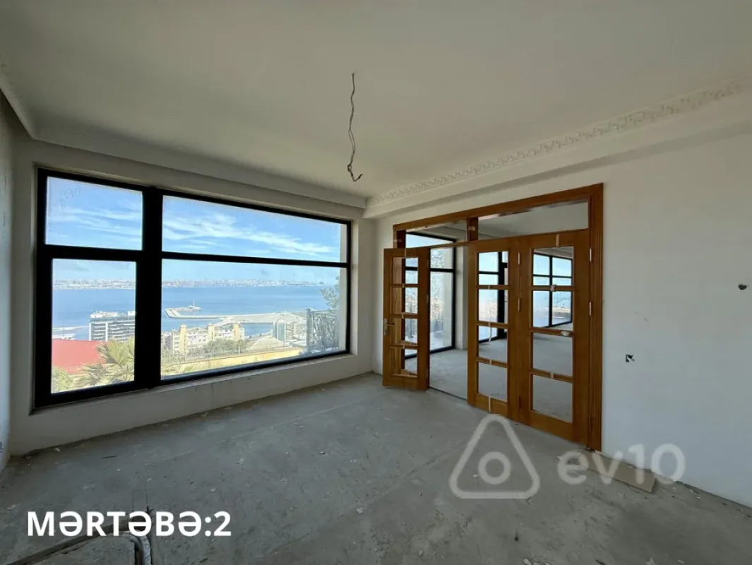 Satılır 9 otaqlı həyət evi 800 m²