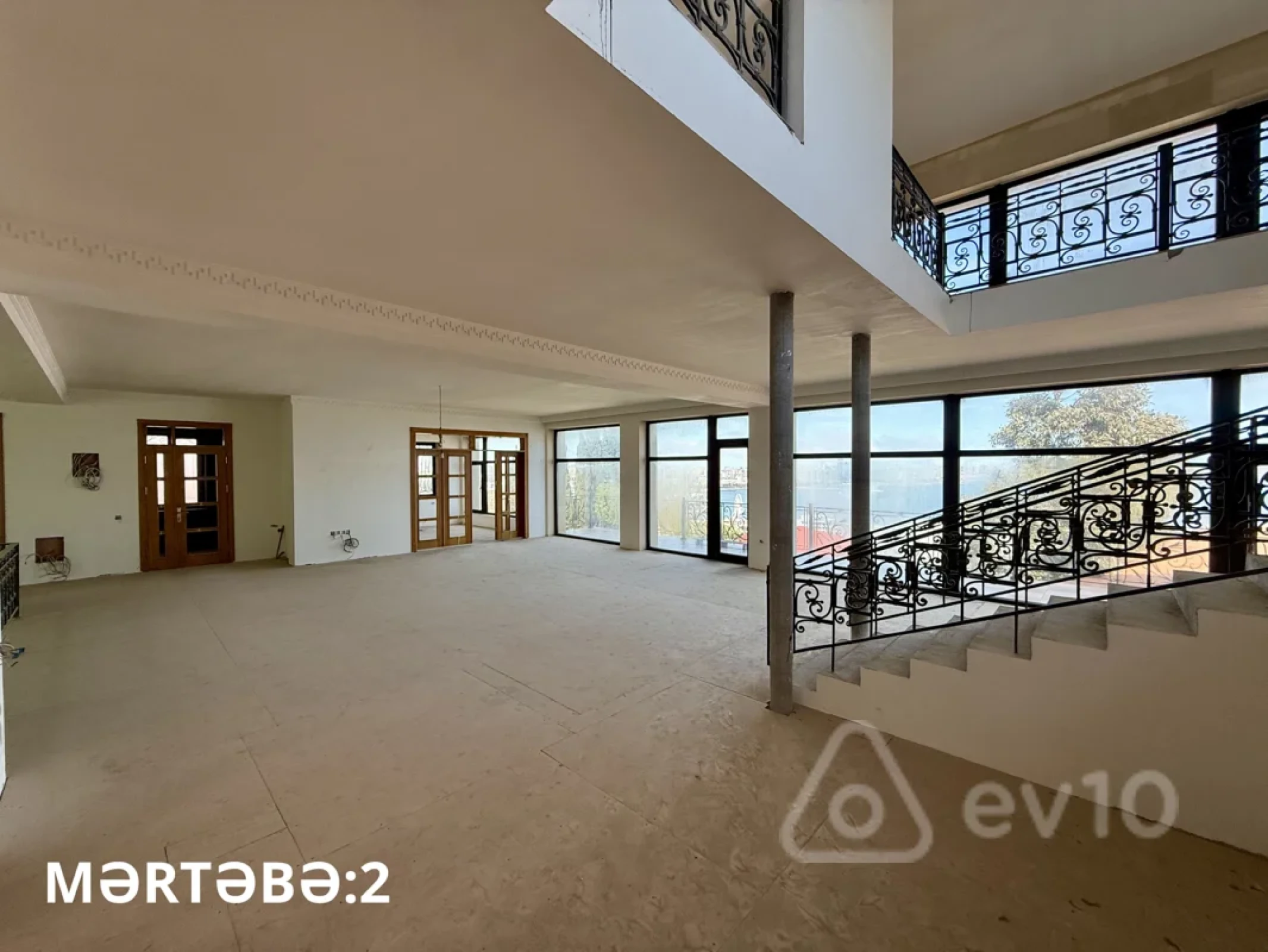 Satılır 9 otaqlı həyət evi 800 m²