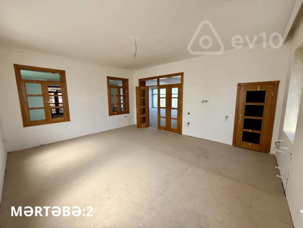 Satılır 9 otaqlı həyət evi 800 m²