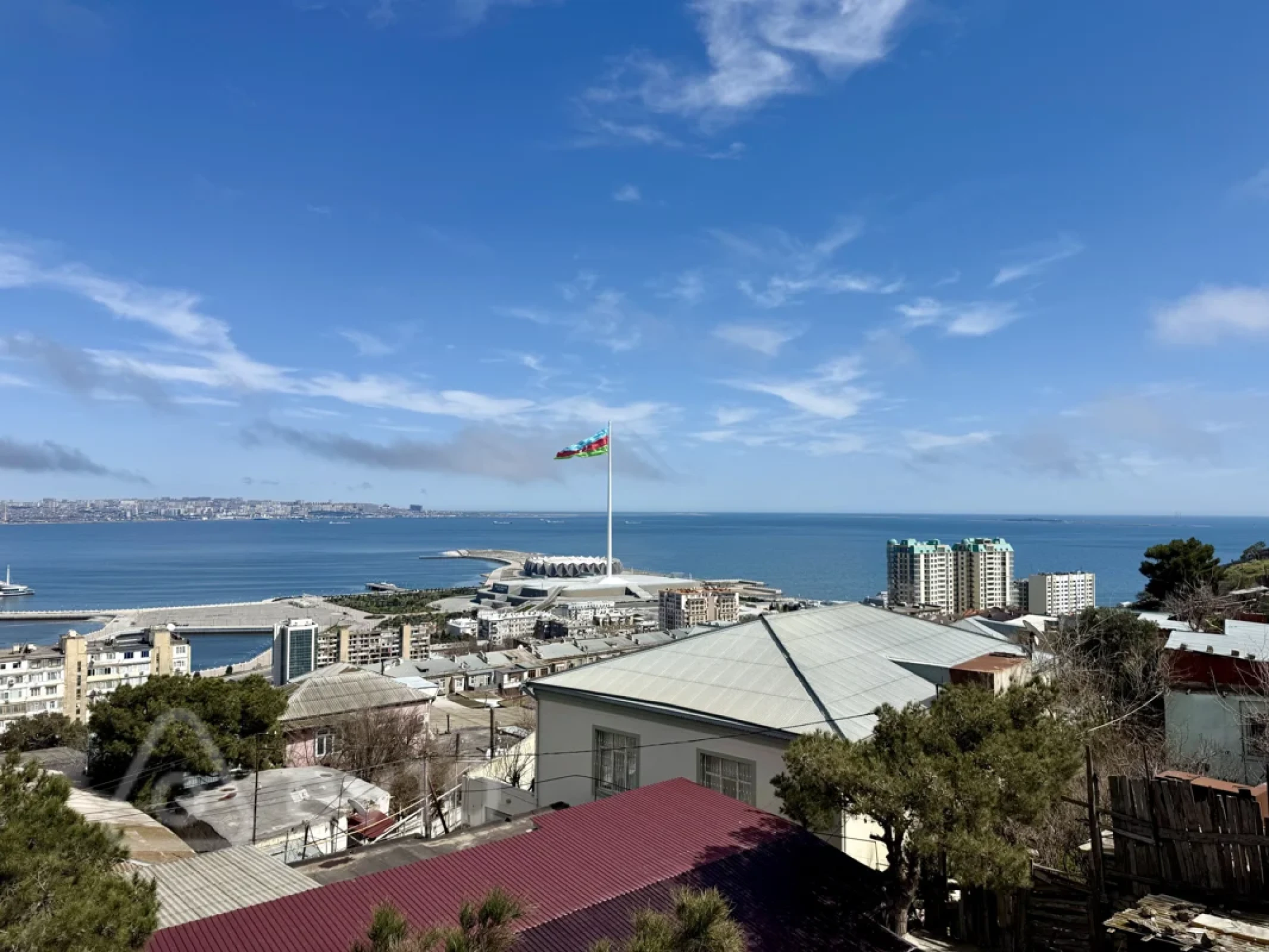 Satılır 9 otaqlı həyət evi 800 m²