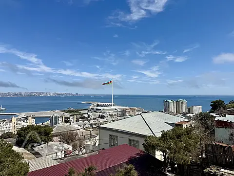 Satılır 9 otaqlı həyət evi 800 m²