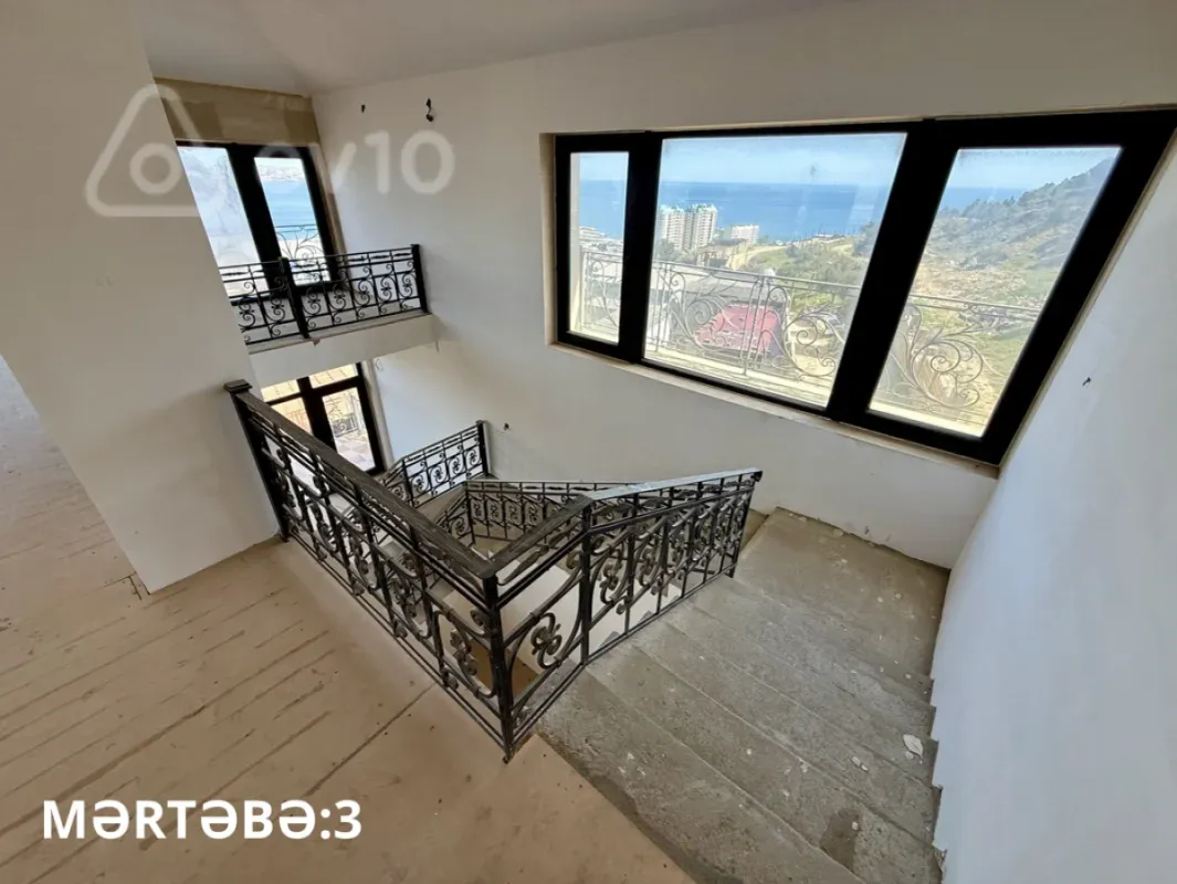 Satılır 9 otaqlı həyət evi 800 m²