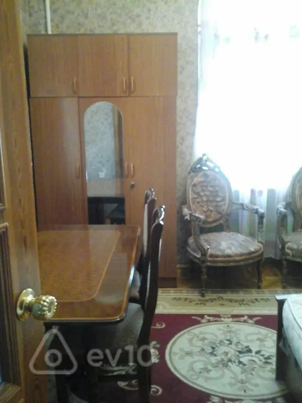 Satılır 2 otaqlı köhnə tikili 65 m²