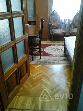 Satılır 2 otaqlı köhnə tikili 65 m²