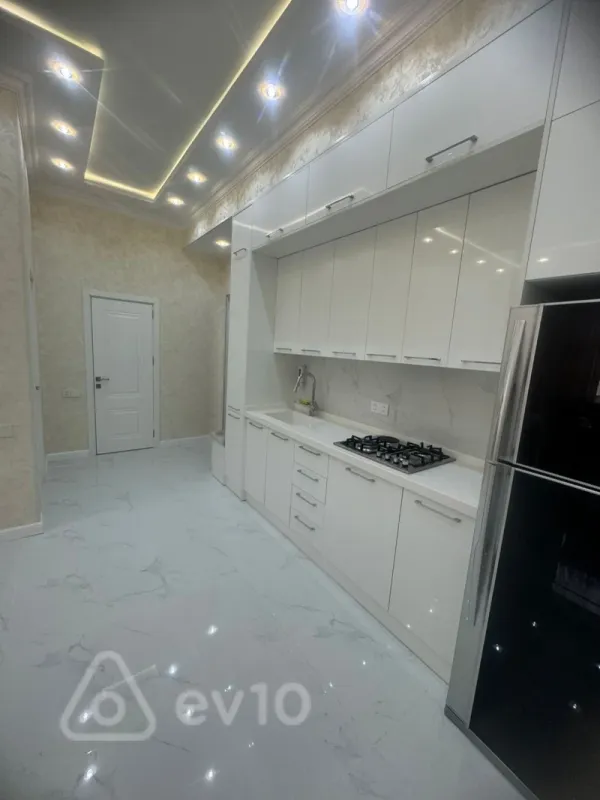 Kirayə verilir 2 otaqlı yeni tikili 70 m²