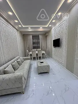 Kirayə verilir 2 otaqlı yeni tikili 70 m²