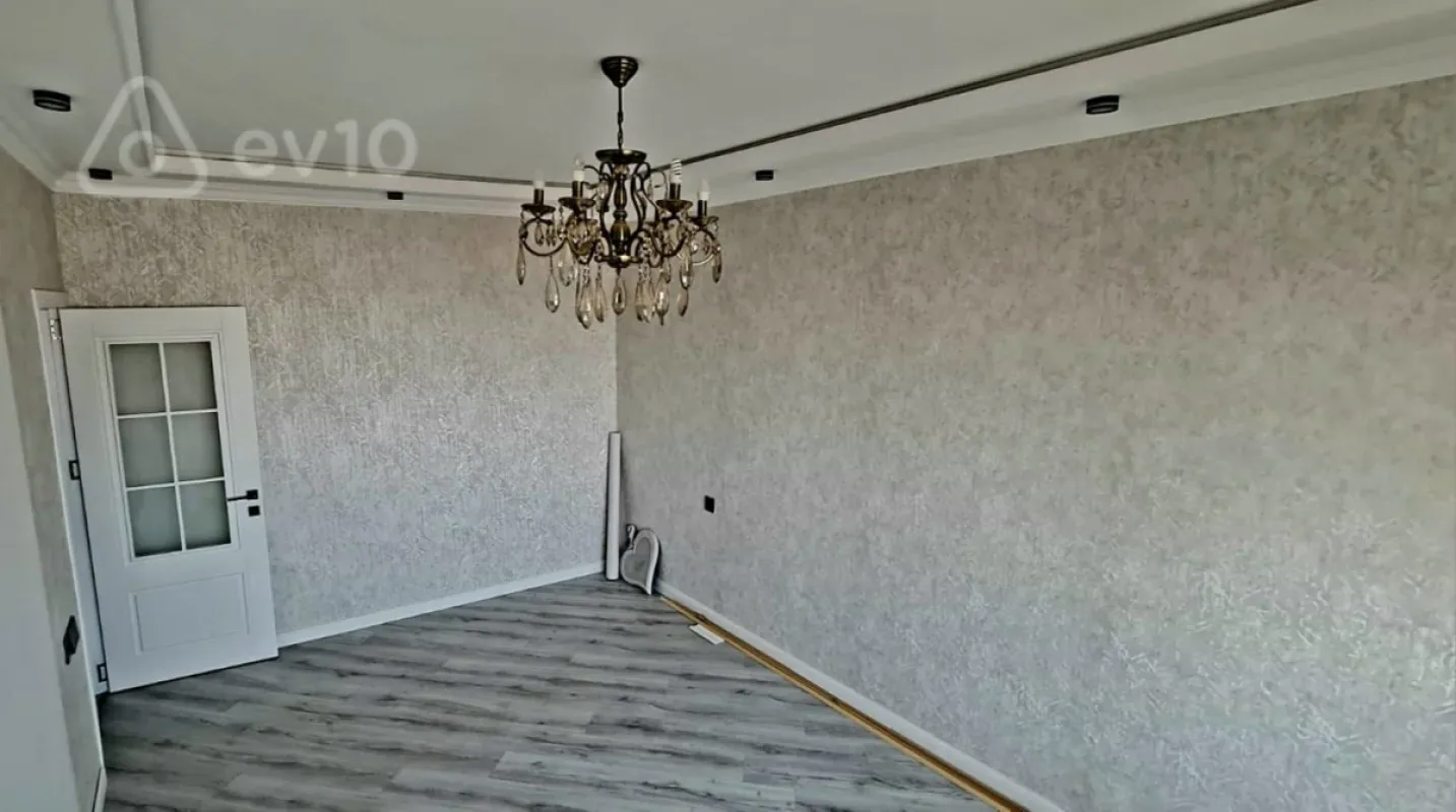 Kirayə verilir 2 otaqlı köhnə tikili 55 m²