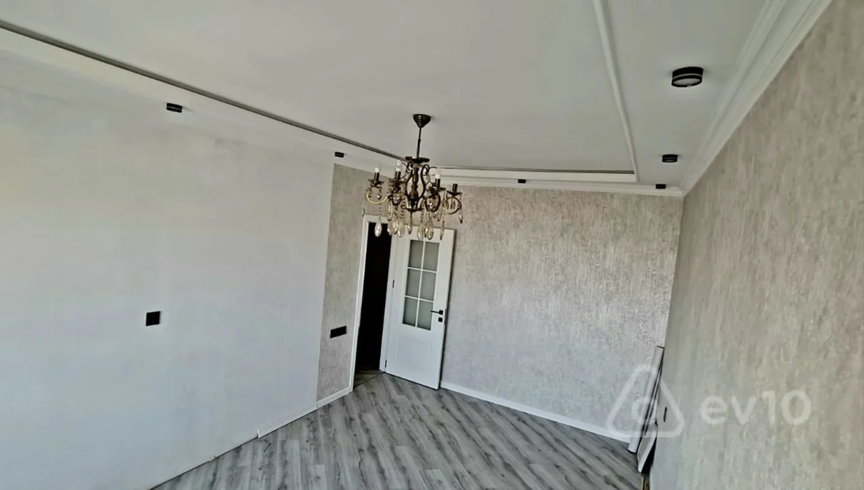 Kirayə verilir 2 otaqlı köhnə tikili 55 m²