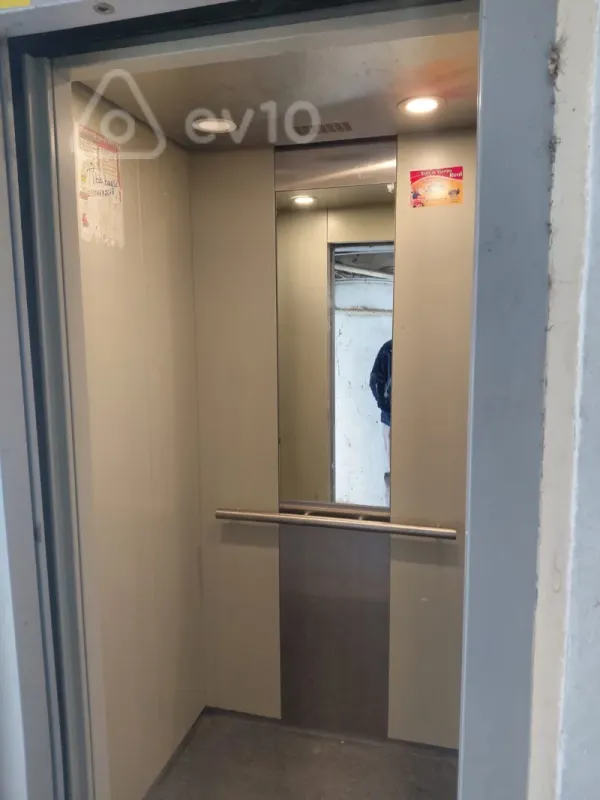 Kirayə verilir 2 otaqlı köhnə tikili 55 m²