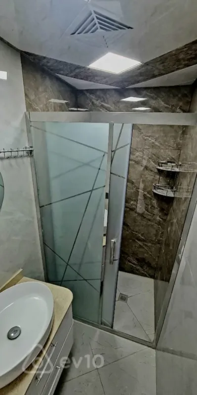 Kirayə verilir 2 otaqlı köhnə tikili 55 m²