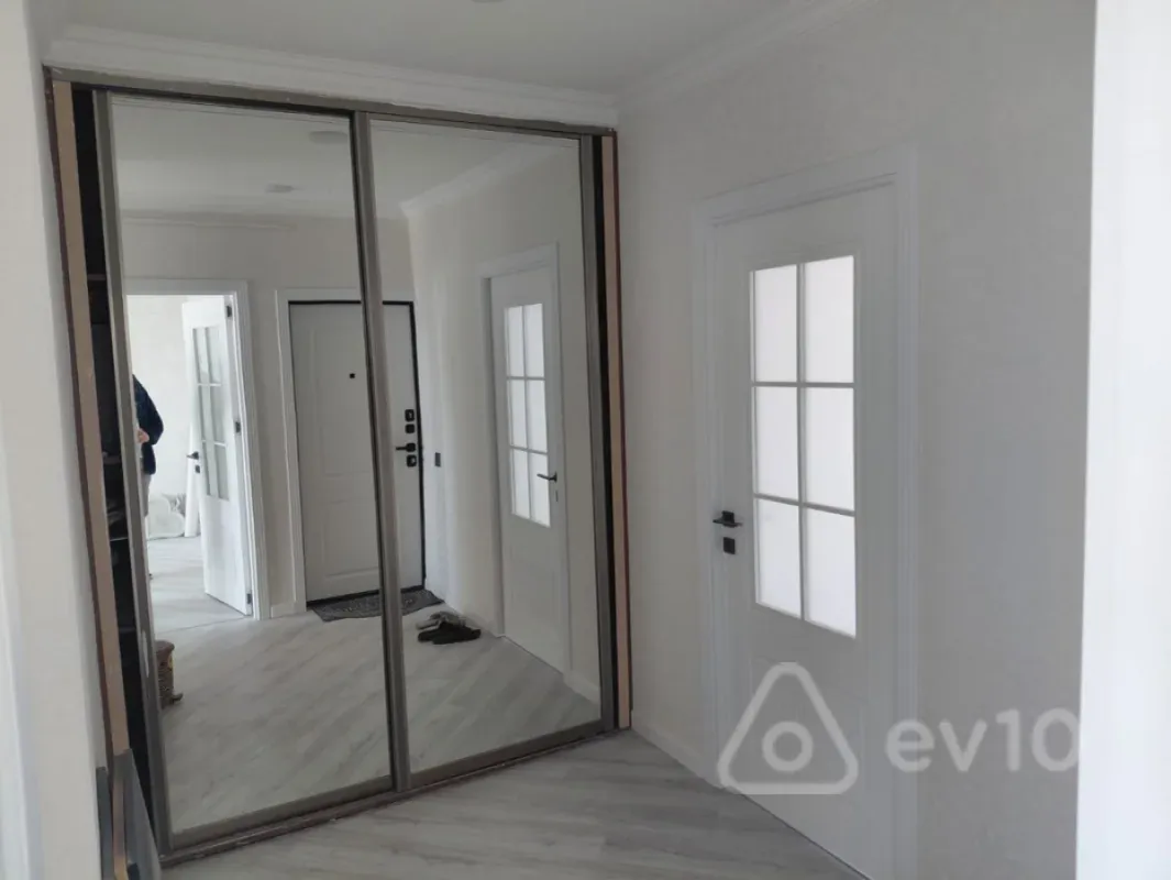 Kirayə verilir 2 otaqlı köhnə tikili 55 m²