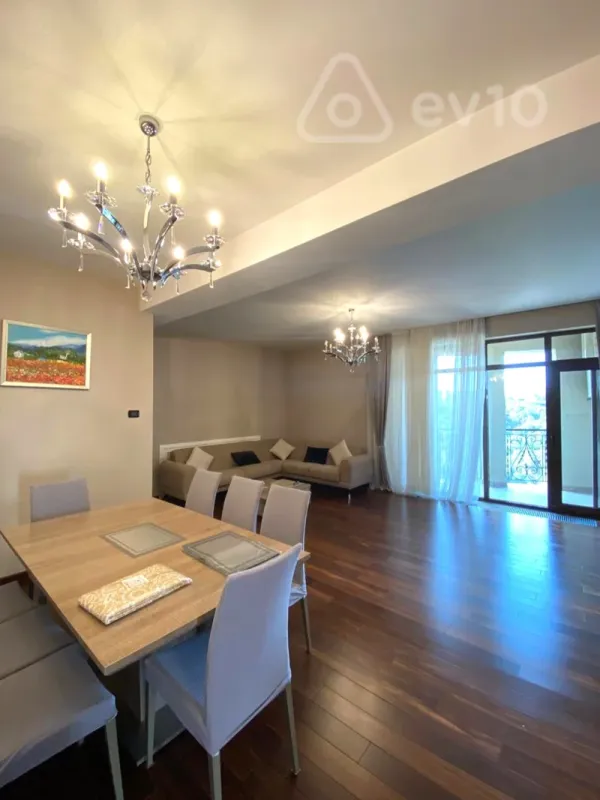 Kirayə verilir 4 otaqlı yeni tikili 200 m²