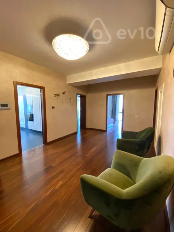 Kirayə verilir 4 otaqlı yeni tikili 200 m²