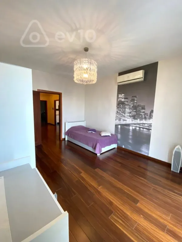 Kirayə verilir 4 otaqlı yeni tikili 200 m²