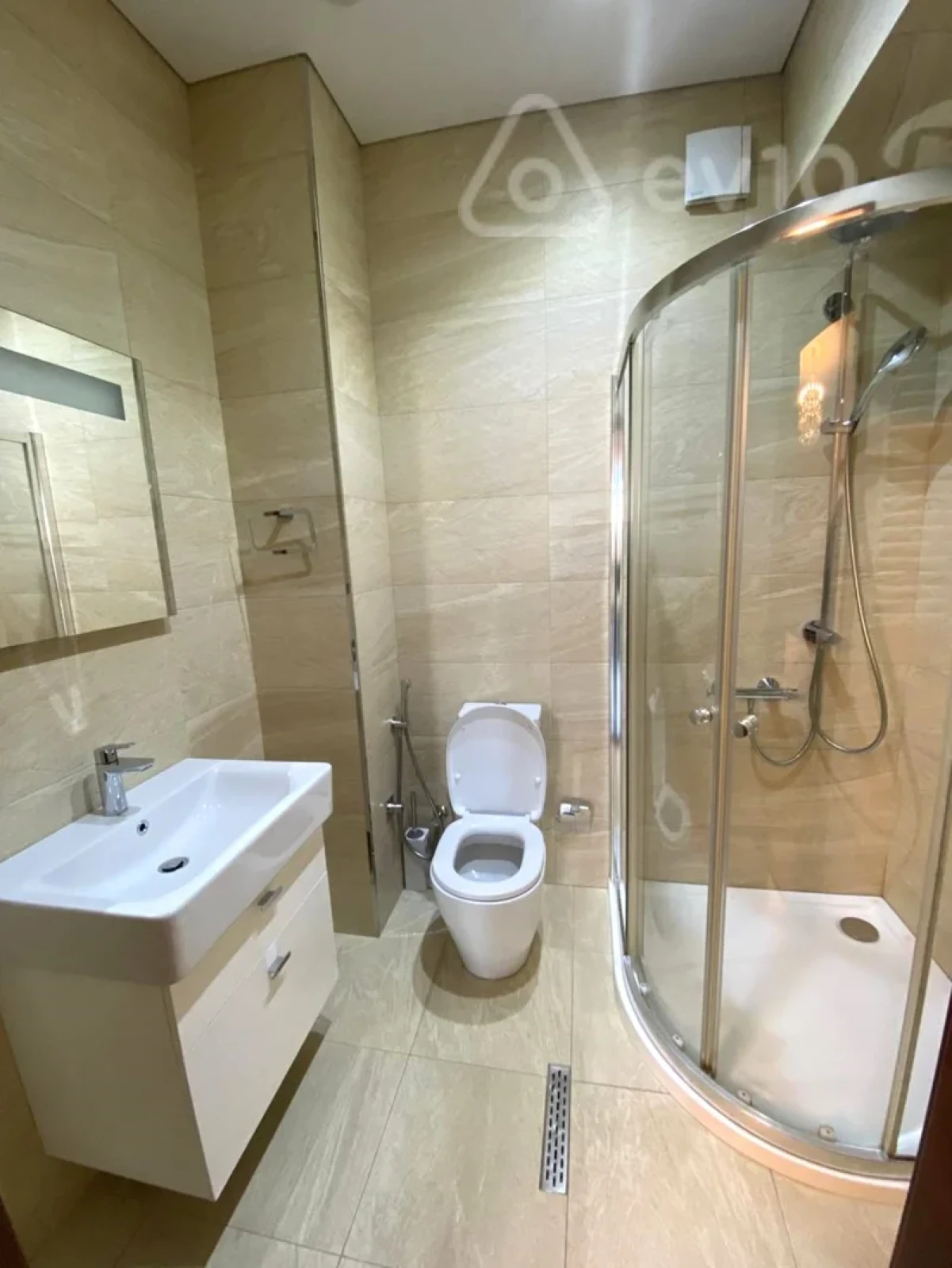 Kirayə verilir 4 otaqlı yeni tikili 200 m²