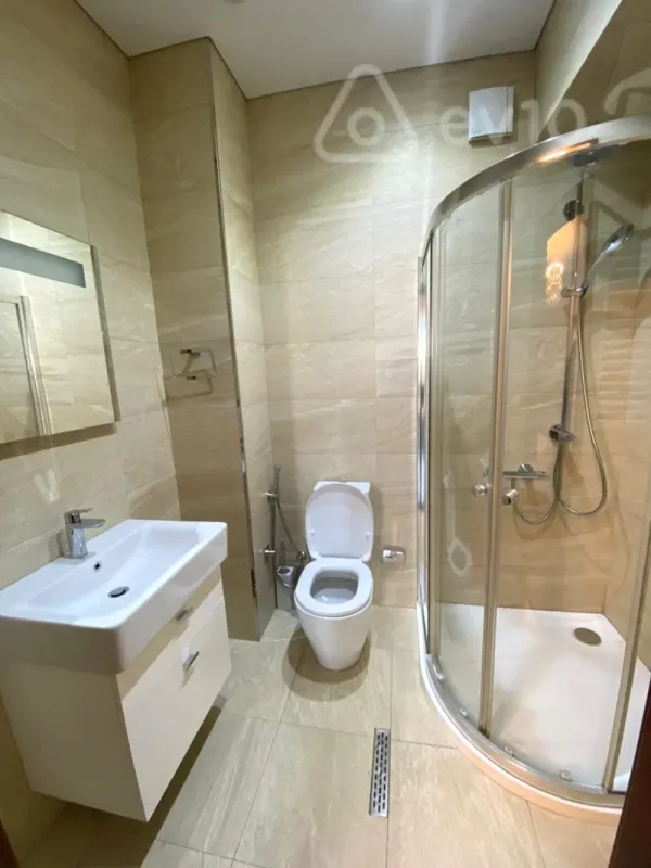 Kirayə verilir 4 otaqlı yeni tikili 200 m²