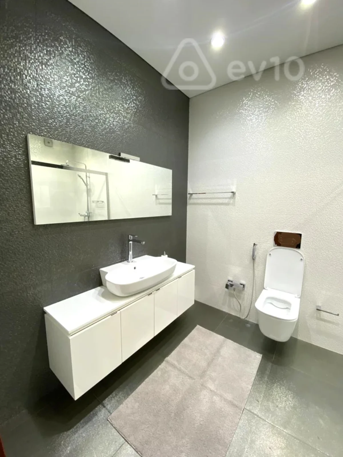 Kirayə verilir 4 otaqlı yeni tikili 200 m²