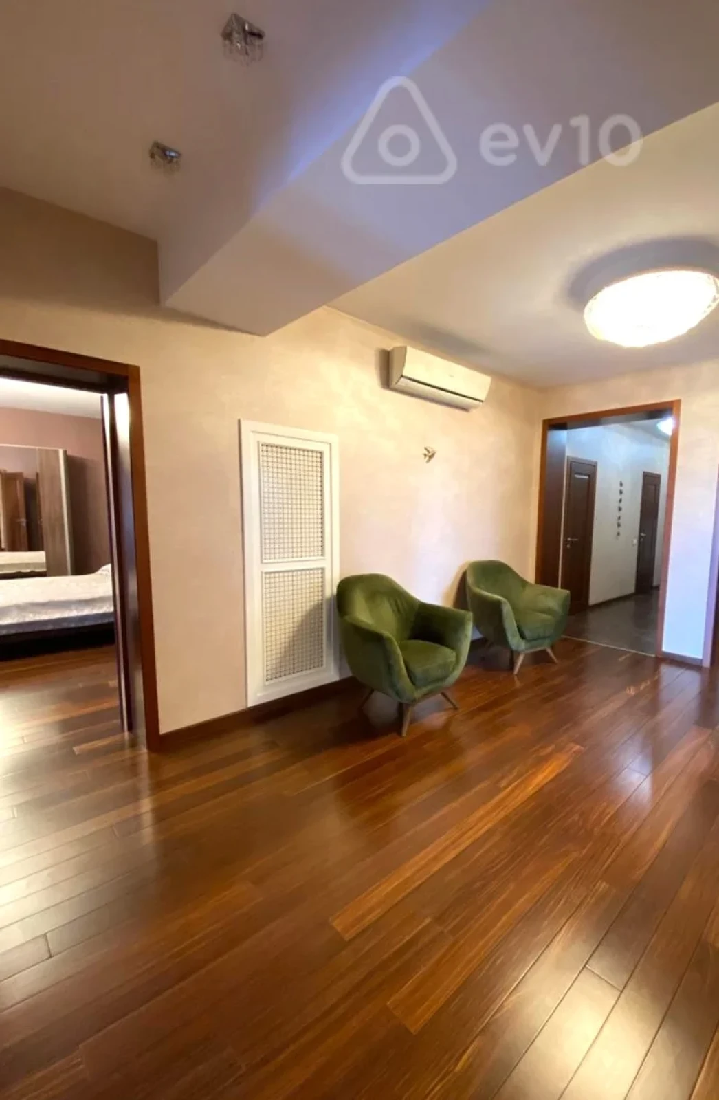 Kirayə verilir 4 otaqlı yeni tikili 200 m²