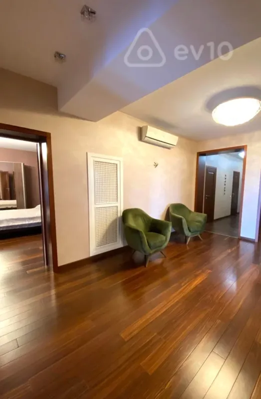 Kirayə verilir 4 otaqlı yeni tikili 200 m²