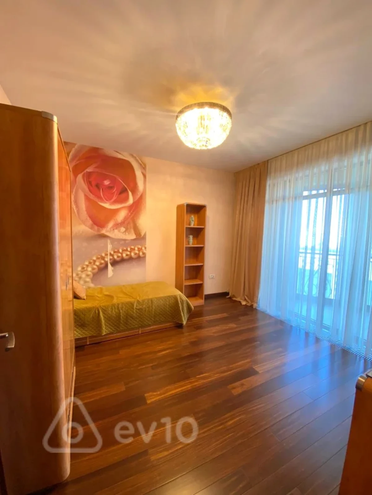 Kirayə verilir 4 otaqlı yeni tikili 200 m²