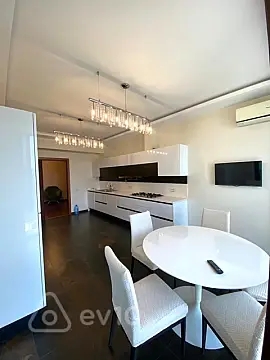 Kirayə verilir 4 otaqlı yeni tikili 200 m²