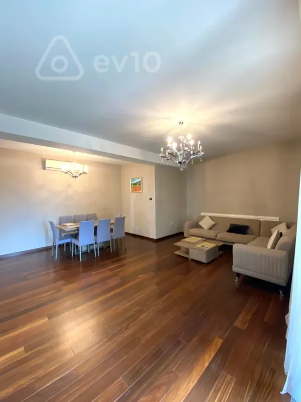 Kirayə verilir 4 otaqlı yeni tikili 200 m²