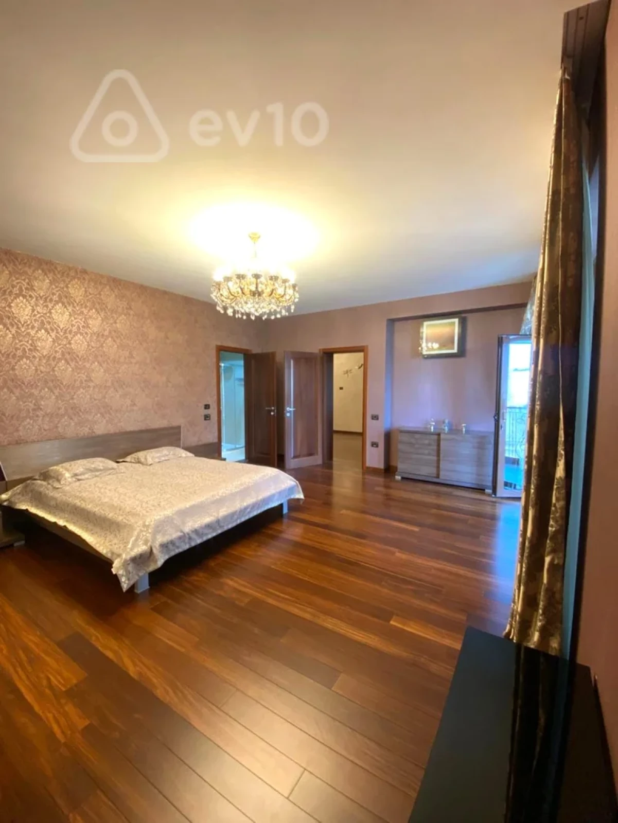 Kirayə verilir 4 otaqlı yeni tikili 200 m²
