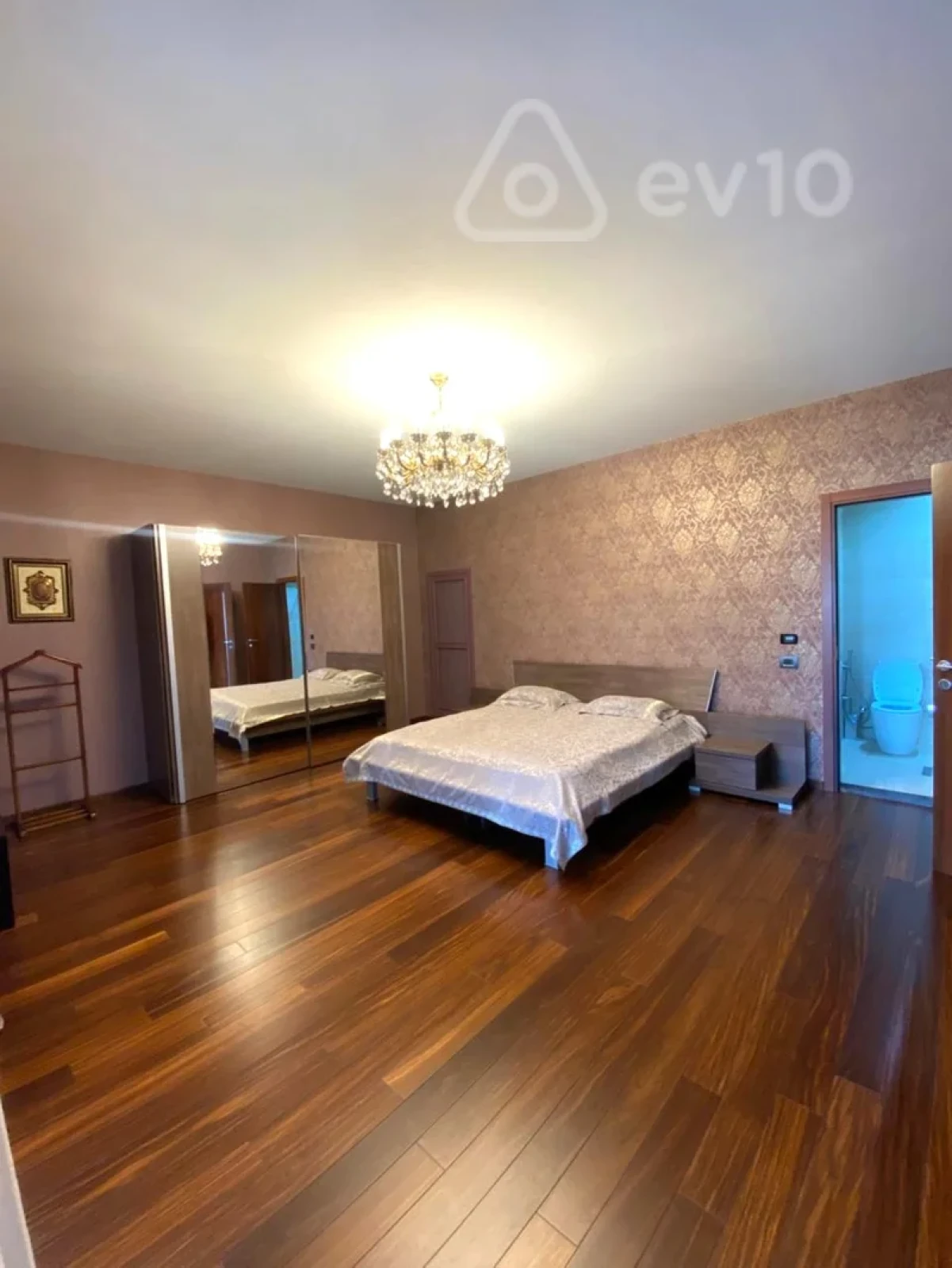 Kirayə verilir 4 otaqlı yeni tikili 200 m²