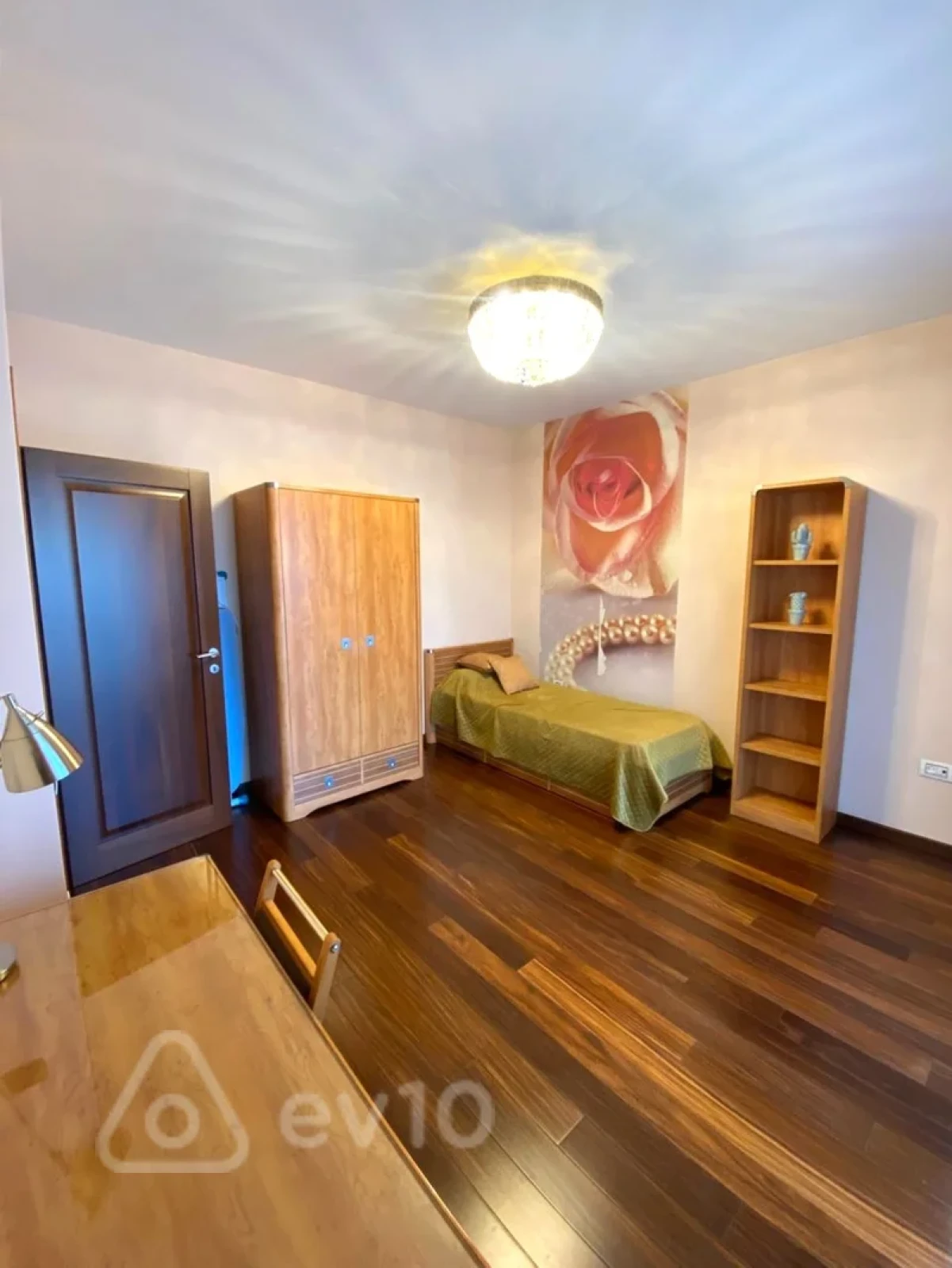 Kirayə verilir 4 otaqlı yeni tikili 200 m²