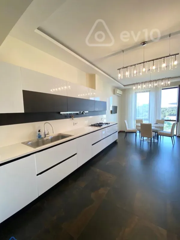 Kirayə verilir 4 otaqlı yeni tikili 200 m²