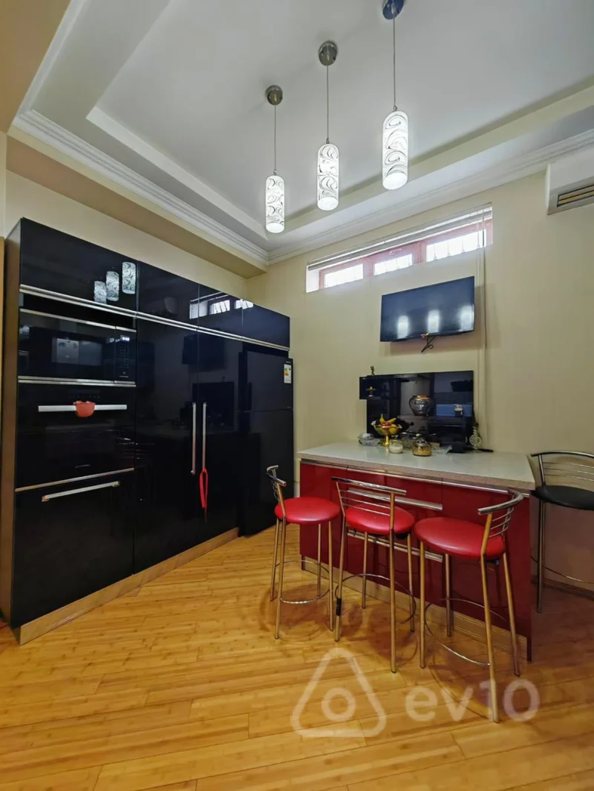 Kirayə verilir 2 otaqlı yeni tikili 150 m²