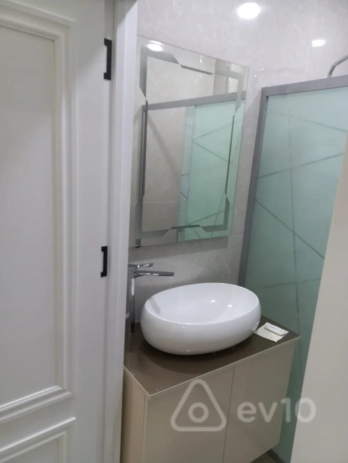 Satılır 2 otaqlı yeni tikili 74 m²