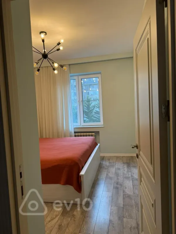 Satılır 2 otaqlı köhnə tikili 55 m²