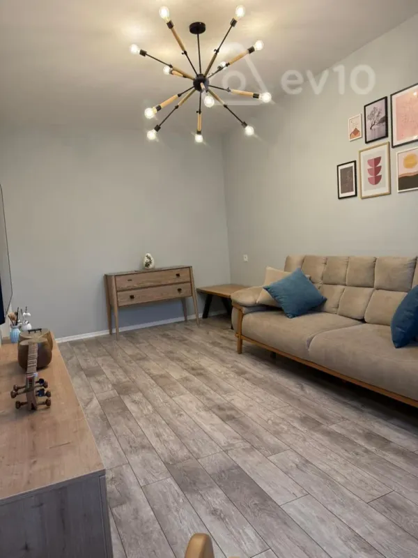 Satılır 2 otaqlı köhnə tikili 55 m²