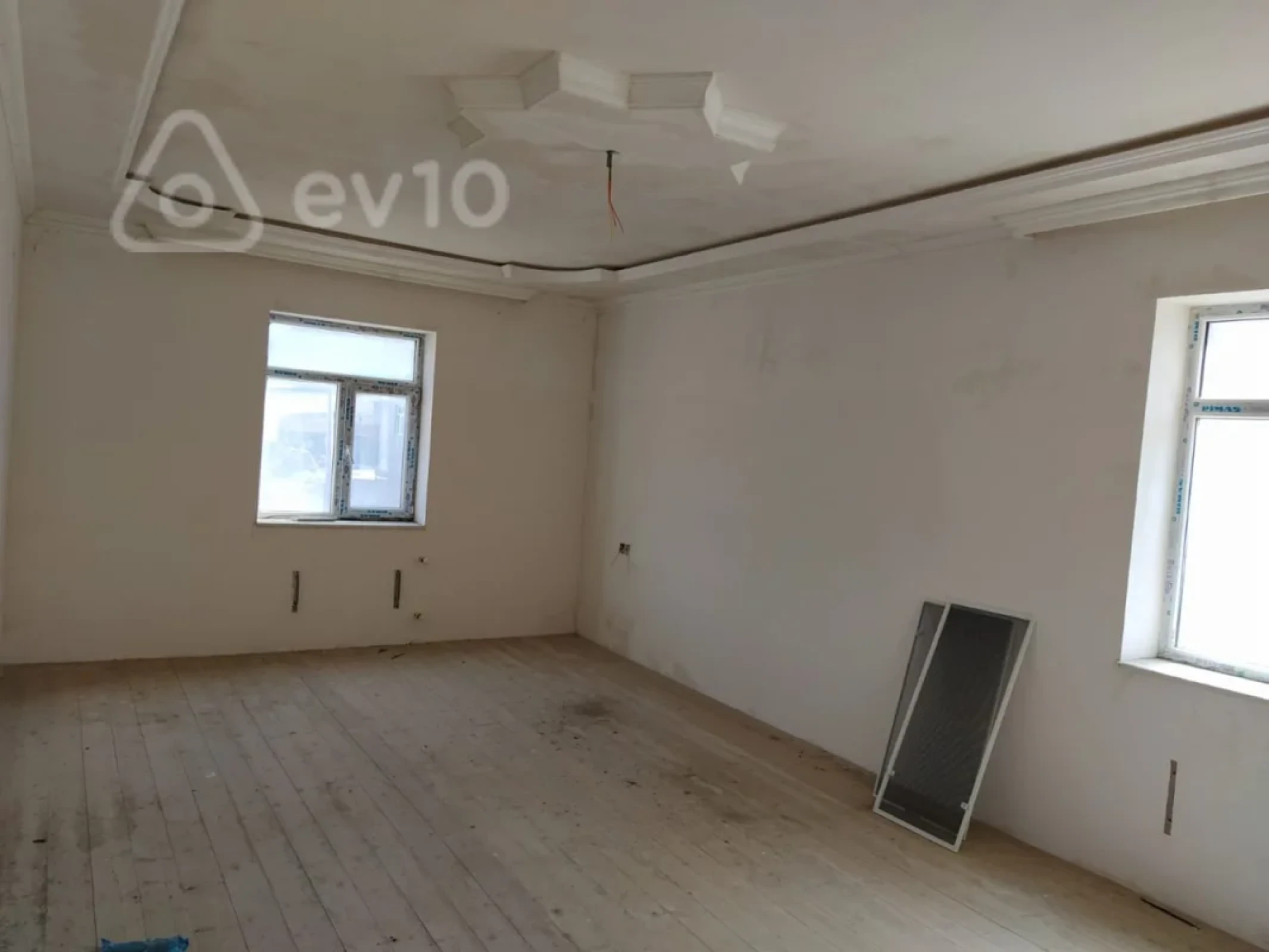 Satılır 7 otaqlı həyət evi 288 m²