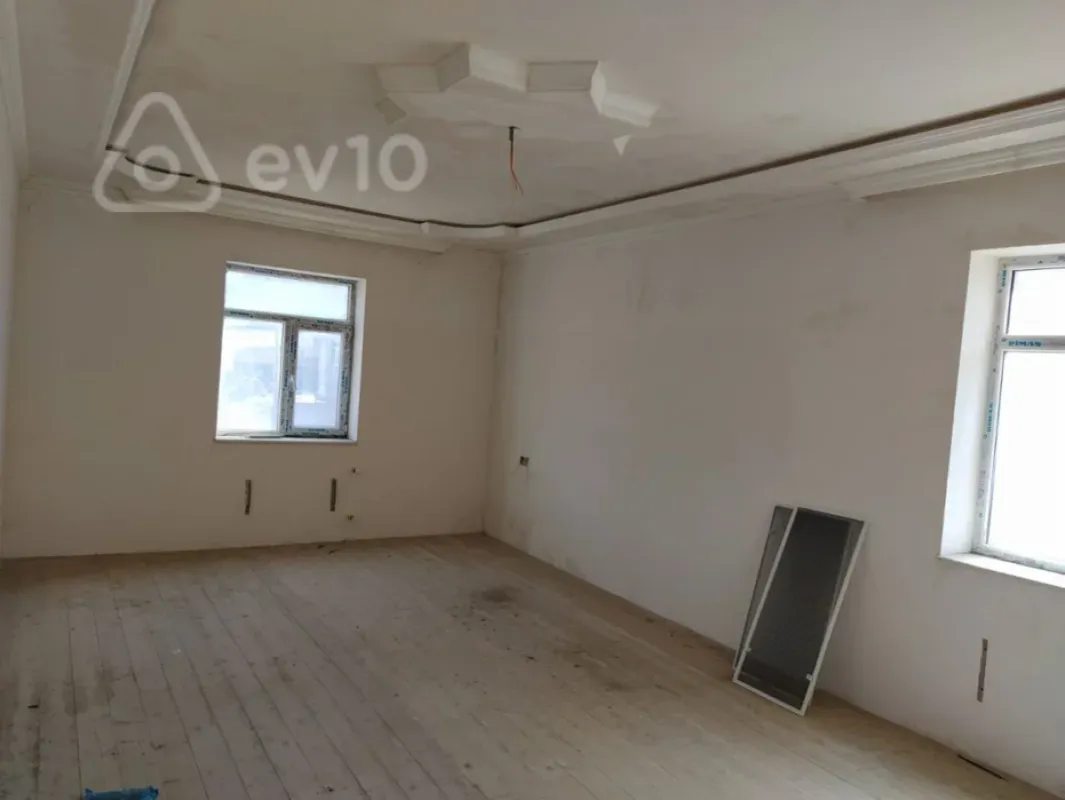 Satılır 7 otaqlı həyət evi 288 m²