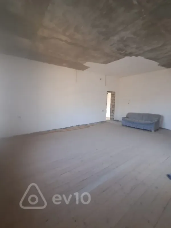Satılır 7 otaqlı həyət evi 288 m²